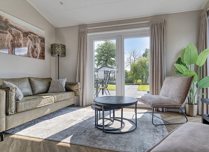 Tweede slaapkamer in Natuurhoeve 6 personen, Berkhout. Helder en ruim met uitzicht op de omgeving van Noord-Holland.