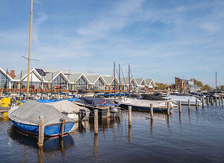 Gemuetliche Kueche und Essbereich im Ferienhaus Kraaijennest Uitgeest fuer einen komfortablen Urlaub.