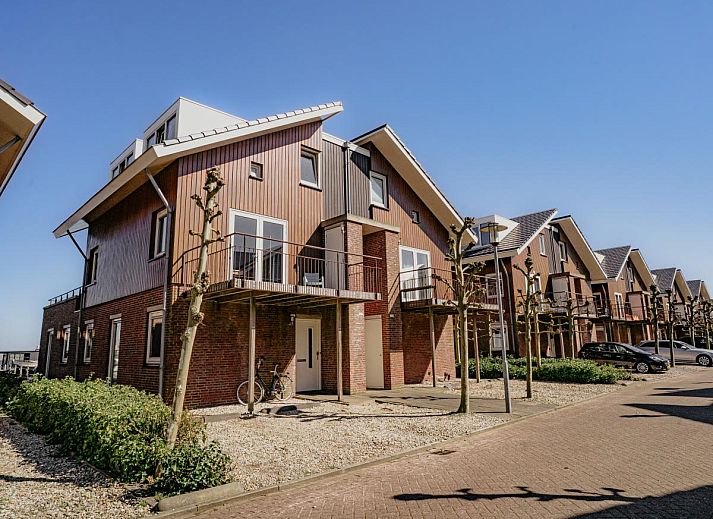 Offene Kueche und gemuetliches Wohnzimmer im Ferienhaus Nova Meer, Uitgeest, Nordholland, ideal fuer Familientreffen.