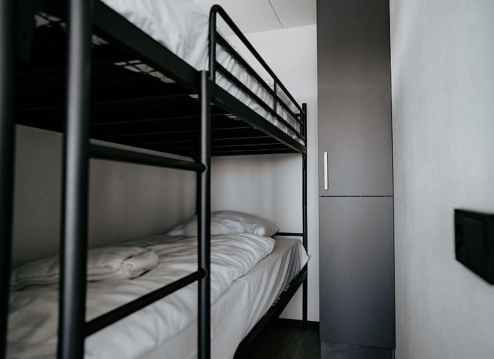 Moderne keuken in Vakantiehuis Havenlodge, Uitgeest, Noord-Holland met alle gemakken.