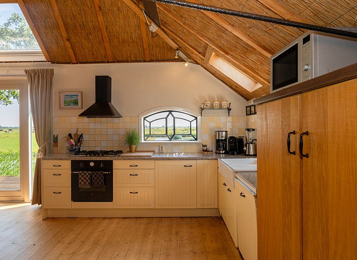 Prachtig uitzicht op vakantiehuis NH135 aan het water in Schermerhorn, Noord-Holland.