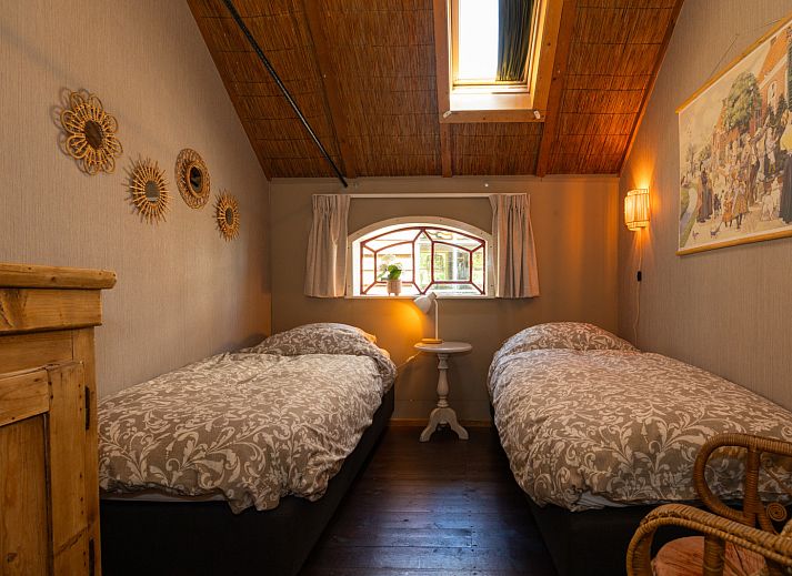 Moderne keuken in vakantiehuis NH135 met uitzicht op de natuur in Schermerhorn, Noord-Holland.