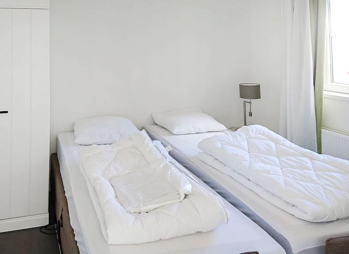 Stijlvolle woonkamer van vakantiehuis Schermer 6 in West-Graftdijk, Noord-Holland, met comfortabele zithoek.