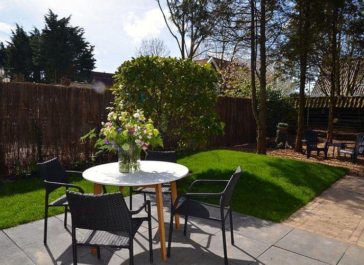 Gemuetliche Kueche und Essbereich im Ferienhaus in Limmen, Nordholland.