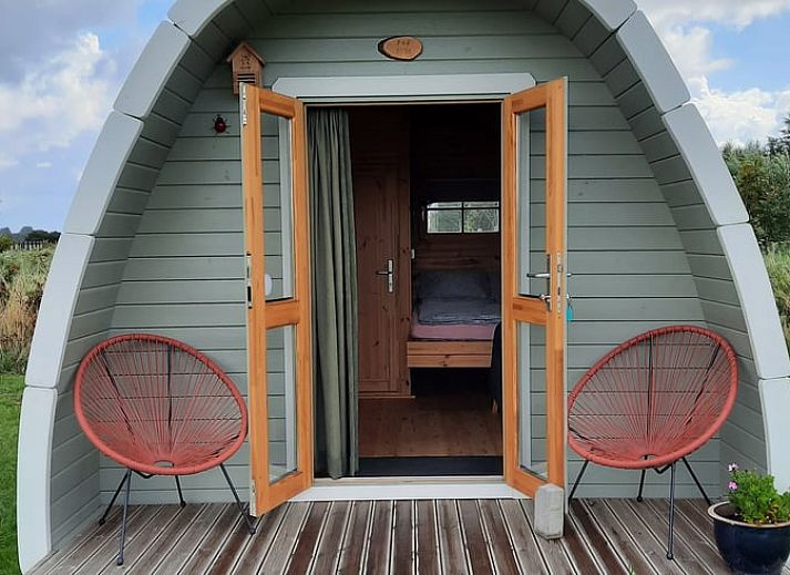 Geniet van de zonsondergang bij Huisje in Zuid-Scharwoude, een vakantiehuis in Noord-Holland, omringd door natuur.