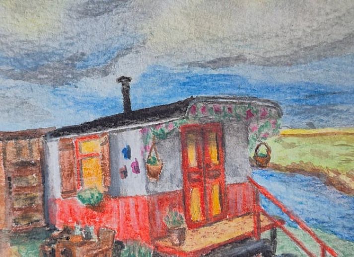 Veranda van vakantiehuisje in de Woude, Noord-Holland, met open deuren en bloemen.