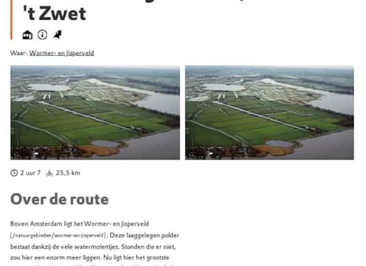 Lichte woonkamer in Huisje in Oostknollendam, vakantiehuis in Noord-Holland, met comfortabele bank en planten.