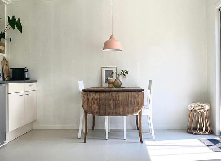 Vacation home in Driehuizen with charming porch, North Holland vacation home with sitting area and green surroundings.