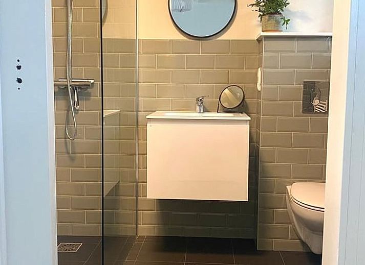 Gateway to Holiday Home in Driehuizen, surrounded by lush nature in North Holland.