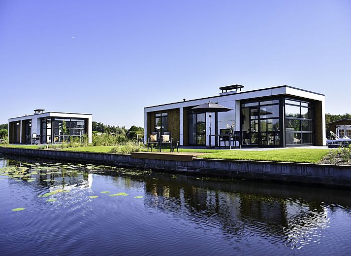 Stijlvolle eetruimte in Vakantiehuis Villa Nautica 6 persoons in Loosdrecht, met moderne keuken, Noord-Holland zuid.