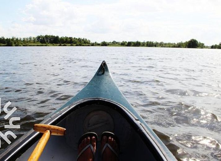 Aussicht ueber gruene Felder im Ferienhaus NH225 in Loosdrecht, Nordholland.