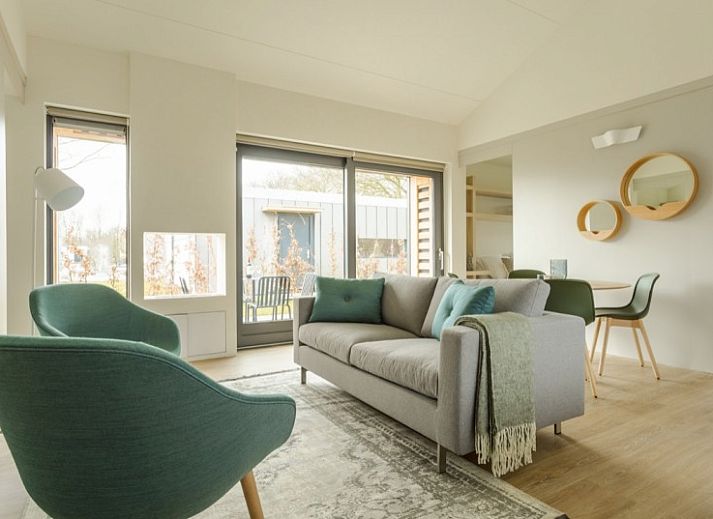 4-persoons Trompenburgh vakantiehuis met rieten dak in Loosdrecht, Noord-Holland, omgeven door groen en rust.