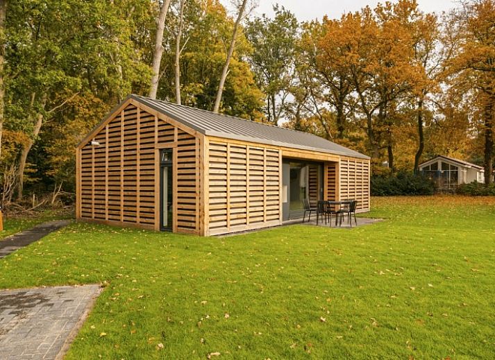 4-person Boekesteyn vacation home in Loosdrecht, North Holland with modern architecture and green surroundings.