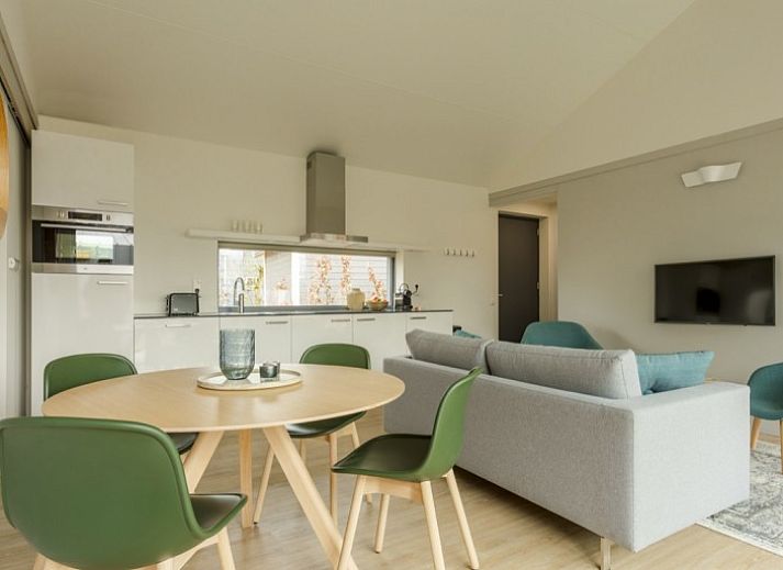 4-person Boekesteyn vacation home in Loosdrecht, North Holland with modern architecture and green surroundings.
