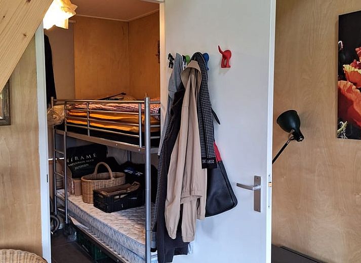 Grosser Rasen im Ferienhaus in 's Graveland, umgeben von Natur in Nordholland.