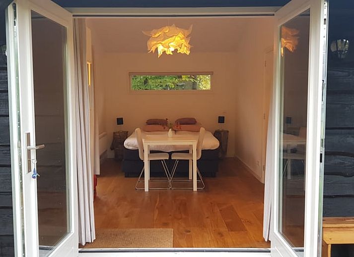 Cottage in Kortenhoef, North Holland, vacation home surrounded by lush nature.