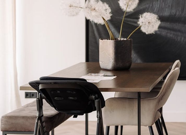 Stijlvol Vakantiehuisje in Kortenhoef met moderne veranda aan het water, Noord-Holland zuid.