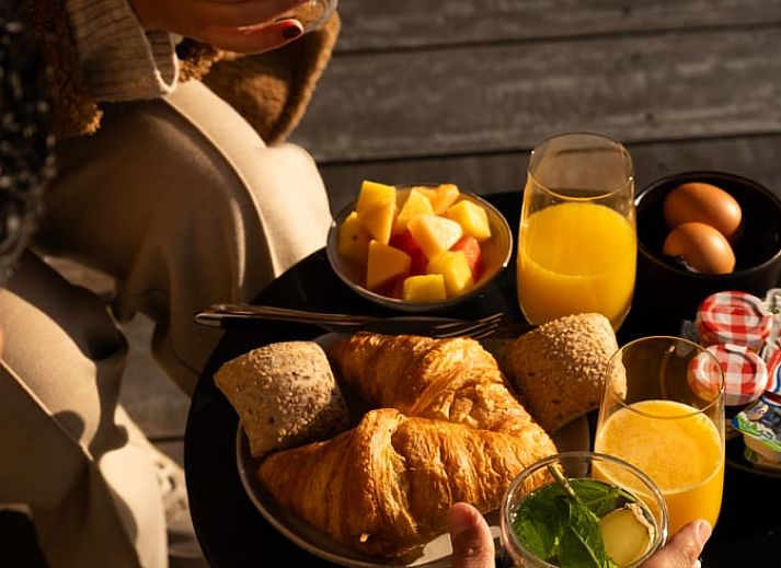 Moderne eetruimte in Vakantiehuisje in Kortenhoef, Noord-Holland zuid, met stijlvolle inrichting.