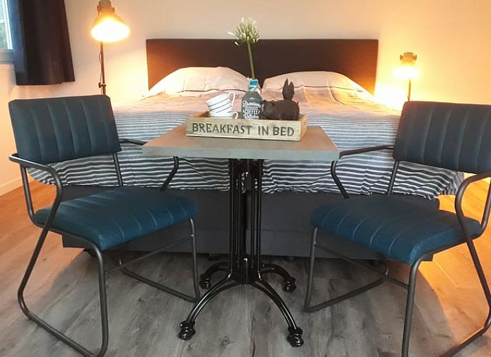 Ferienhaus in Nieuw Vennep, ein Ferienhaus in Nordholland mit herrlichem Blick auf gruene Felder und einer grosszuegigen Terrasse.