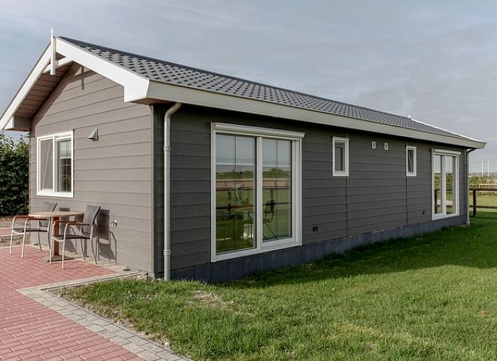 Ferienhaus in Nieuw Vennep, ein Ferienhaus in Nordholland mit herrlichem Blick auf gruene Felder und einer grosszuegigen Terrasse.
