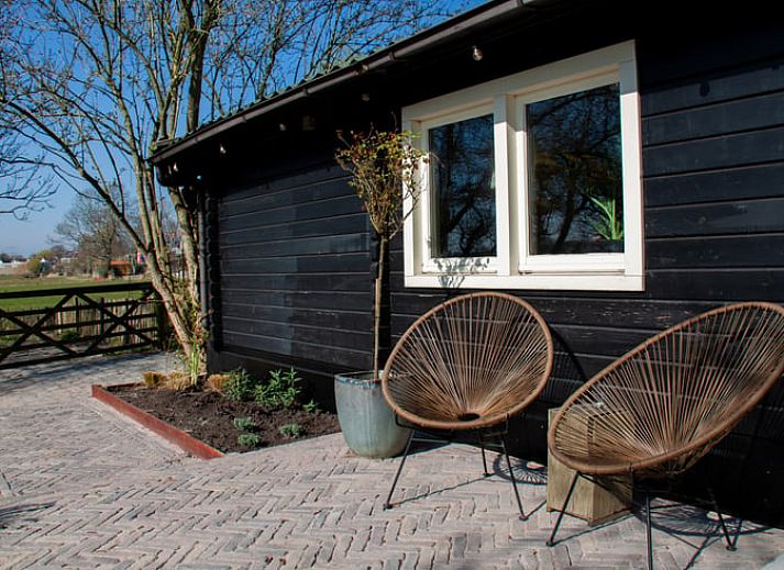 Geniessen Sie die Sonne auf der Terrasse von Holiday home in Amsterdam, einem charmanten Ferienhaus in Nordholland.