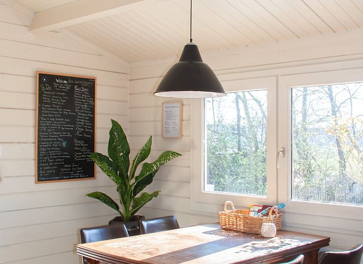 Blick aus dem Esszimmer des Ferienhauses in Amsterdam, gelegen in der schoenen Landschaft von Amsterdam eo.