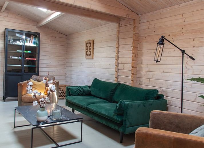 Gemuetliche Sitzecke im Freien in Holiday home in Amsterdam, einem idyllischen Ferienhaus in Amsterdam eo.