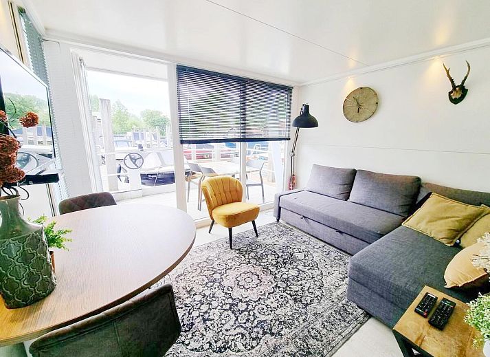 Guest house 510145 - Boat Amsterdam eo - Houseboat with roof terrace and balcony (4 pers) "De Hoop"