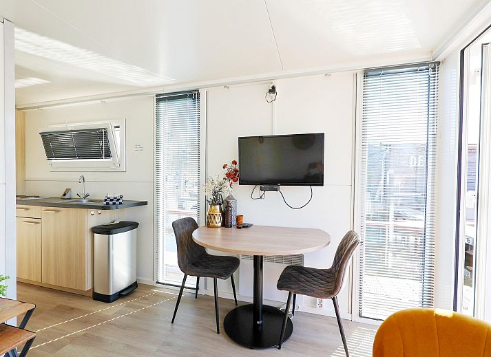Guest house 510145 - Boat Amsterdam eo - Houseboat with roof terrace and balcony (4 pers) "De Hoop"