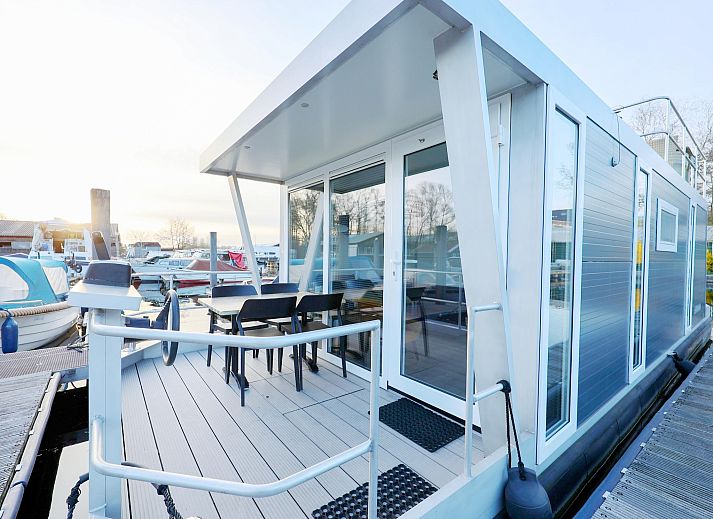 Guest house 510145 - Boat Amsterdam eo - Houseboat with roof terrace and balcony (4 pers) "De Hoop"