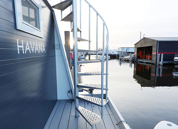 Guest house 510145 - Boat Amsterdam eo - Houseboat with roof terrace and balcony (4 pers) "De Hoop"