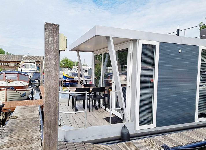 Guest house 510145 - Boat Amsterdam eo - Houseboat with roof terrace and balcony (4 pers) "De Hoop"