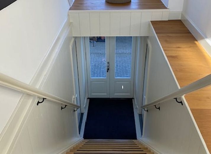 Lichte woonkamer in Vakantiehuis in Uitdam, Amsterdam eo, Noord-Holland met uitzicht op het landschap, ideaal voor ontspannen verblijf.