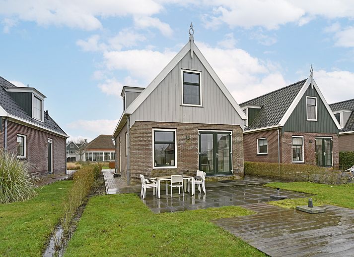 Detached house in Uitdam with terrace and green garden, vacation home in Amsterdam eo, North Holland.