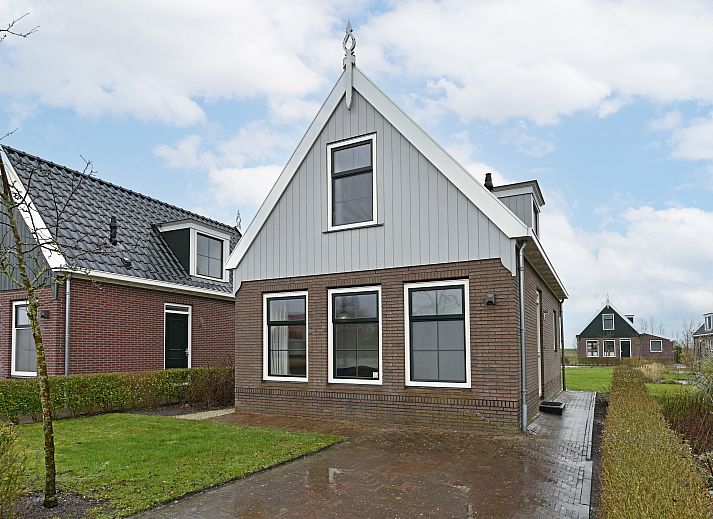 Detached house in Uitdam with terrace and green garden, vacation home in Amsterdam eo, North Holland.