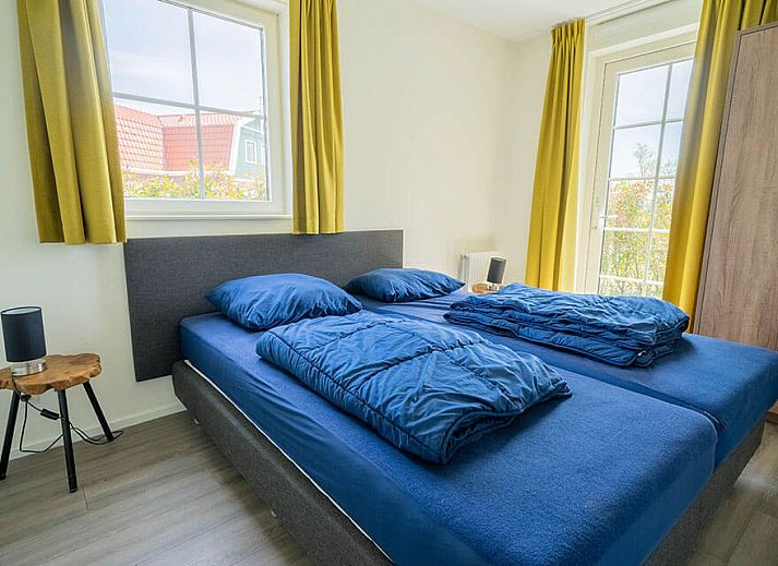 Ruime eetkamer in Chalet in Uitdam, Amsterdam eo, Noord-Holland met uitzicht op de tuin.