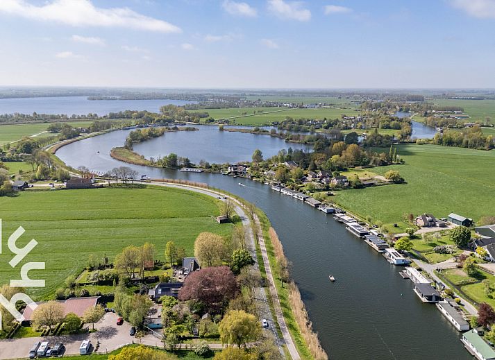 Schafe in der gruenen Umgebung des NH360 Ferienhauses Weesp Amsterdam Nord-Holland
