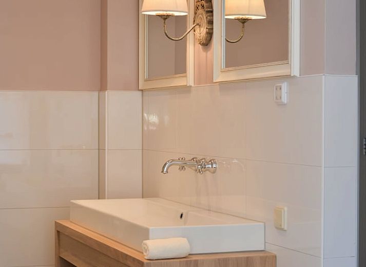 View Cottage in Mander in Mander, Twente, umgeben von ueppiger Natur und rustikalem Charme.