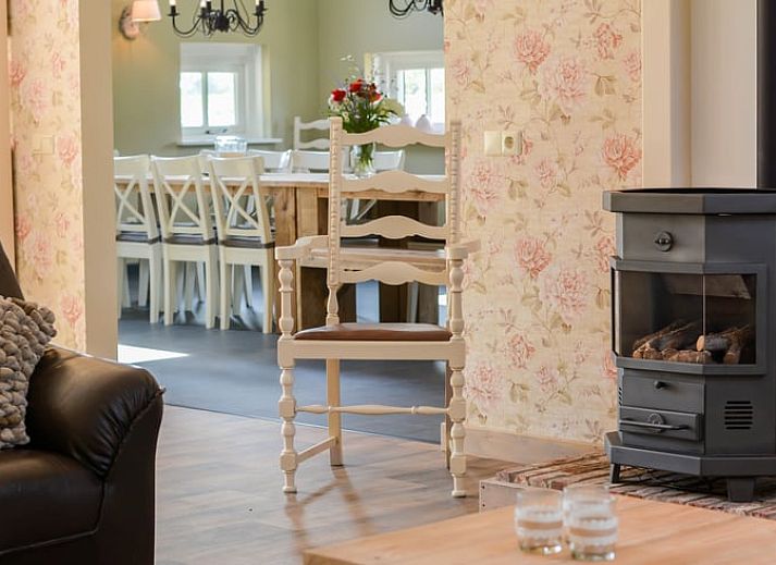 View Cottage in Mander in Mander, Twente, umgeben von ueppiger Natur und rustikalem Charme.