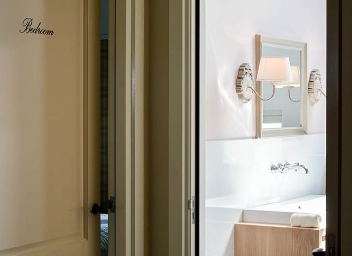 View Cottage in Mander in Mander, Twente, umgeben von ueppiger Natur und rustikalem Charme.