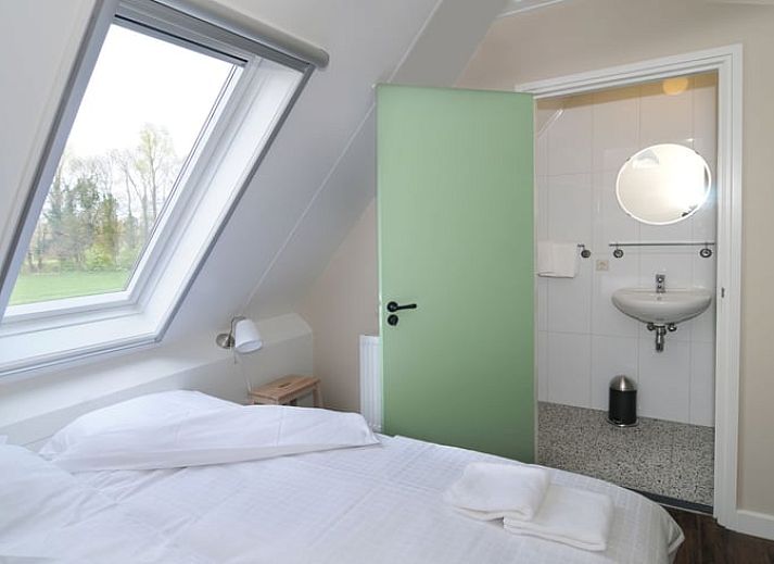 Kitchen overlooking dining room in Cottage in Mander, Twente.