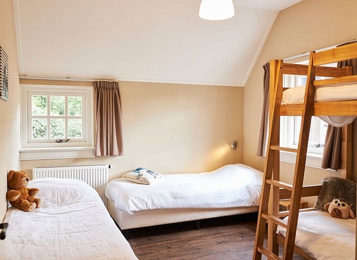 Kitchen overlooking dining room in Cottage in Mander, Twente.