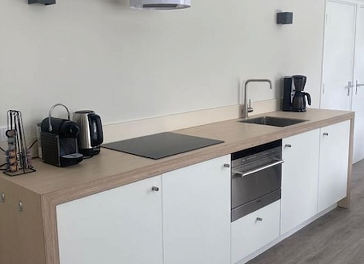 Bluehender Garten im Ferienhaus in Mander, Twente, Overijssel, mit bunten Blumen fuer ein entspannendes Urlaubserlebnis.