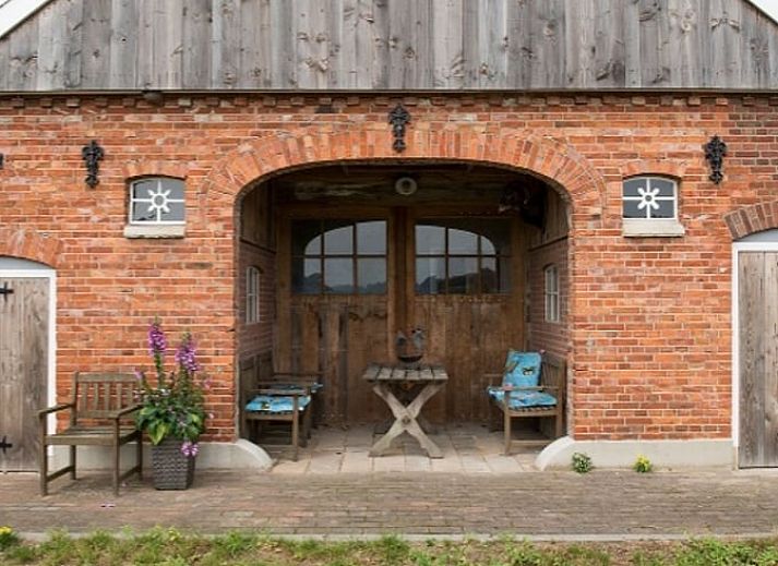 Comfortabele slaapkamer met twee bedden in vakantiehuisje in Mander, Twente, Overijssel.