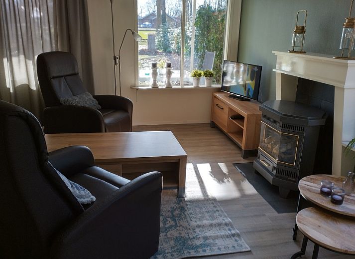 Hosta vakantiehuis in Ootmarsum, Twente met groene tuin en terras omringd door natuur.