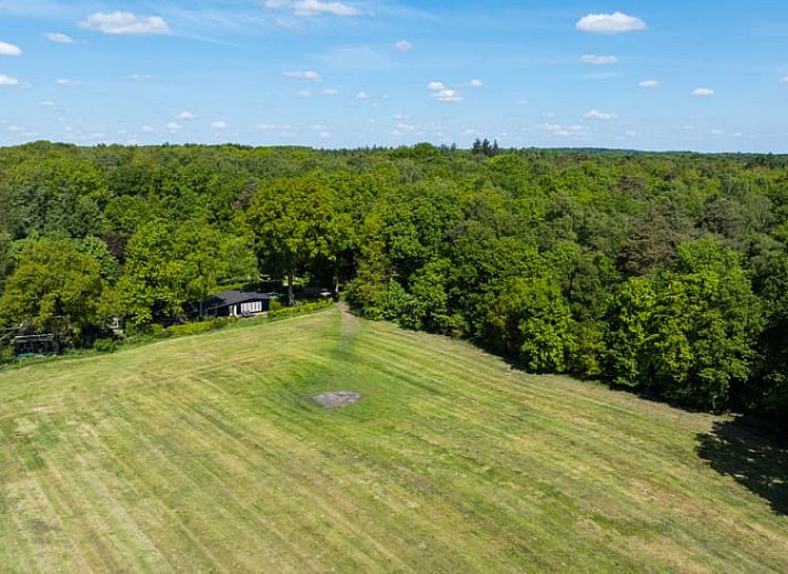 Vakantiehuisje in Nutter omringd door groene natuur in Twente, Overijssel, ideaal voor natuurliefhebbers.