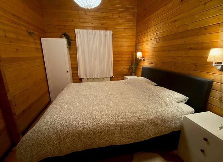 Huisje in Nutter, een knus vakantiehuis in het groene Twente, Overijssel, met een uitnodigend terras omringd door rustgevende natuur.