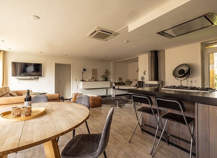 Cozy indoor area of cottage in Den Ham, Twente. Comfortable sitting area with views of nature in Overijssel.