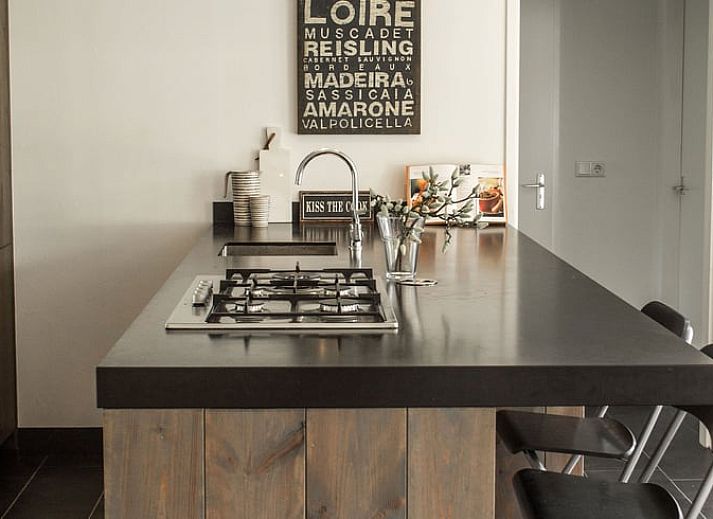 Vacation cottage in Den Ham, Twente, offers a serene outdoor space with terrace and beautiful views of the surrounding countryside in Overijssel.