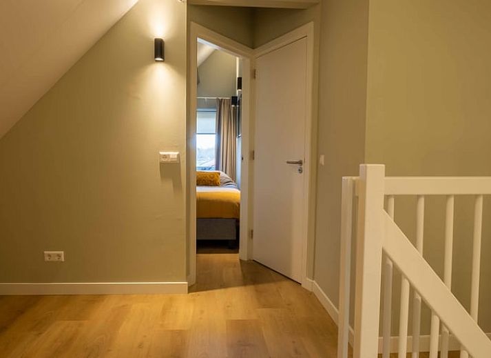 Rustig terras bij Vakantiehuisje in Den Ham, Twente, ideaal voor ontspannen in de buitenlucht.